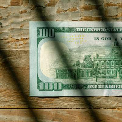 ¿Cuánto dinero puedo llevar en efectivo a Estados Unidos?